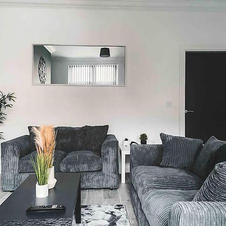 Comfortable Home In Bolton Farnworth ภายนอก รูปภาพ