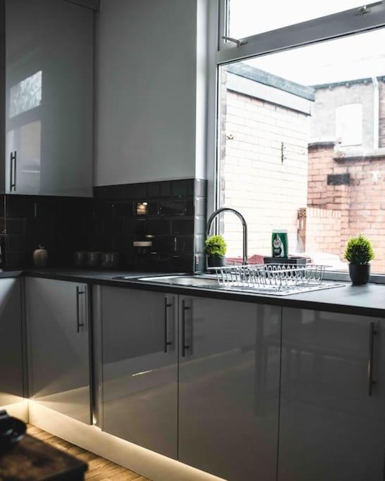 Comfortable Home In Bolton Farnworth ภายนอก รูปภาพ