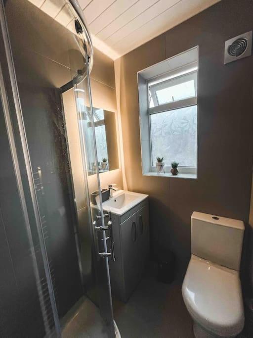 Comfortable Home In Bolton Farnworth ภายนอก รูปภาพ