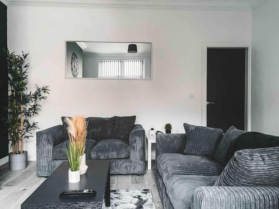 Comfortable Home In Bolton Farnworth ภายนอก รูปภาพ