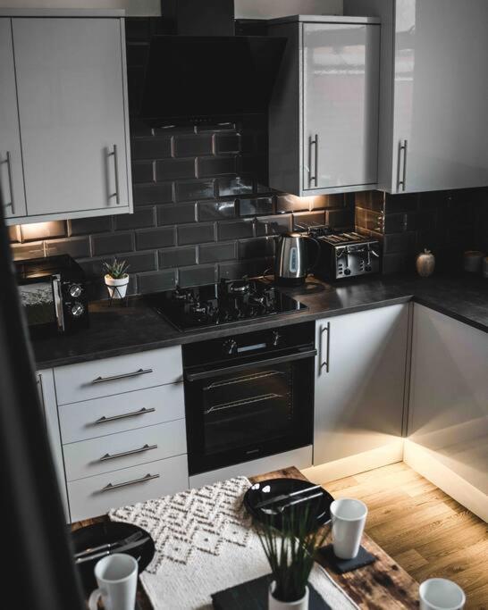 Comfortable Home In Bolton Farnworth ภายนอก รูปภาพ