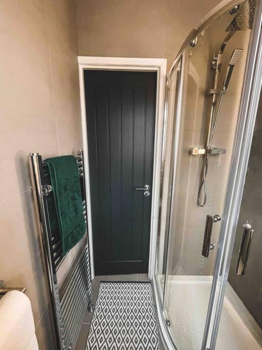 Comfortable Home In Bolton Farnworth ภายนอก รูปภาพ
