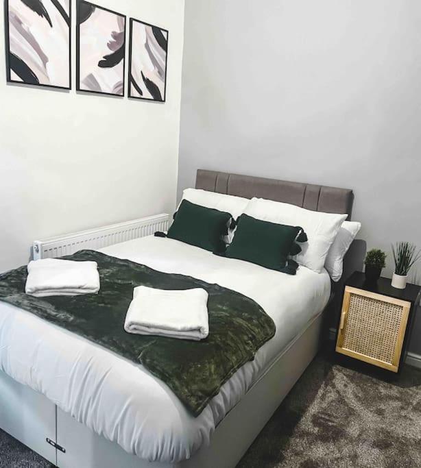 Comfortable Home In Bolton Farnworth ภายนอก รูปภาพ